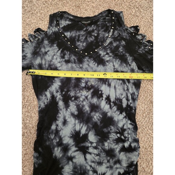 ROCK & REPUBLIC Studded Cold Shoulder Women's Black Tie Dye Top size Medium - Picture 6 of 7